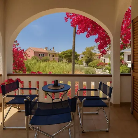 Nicolas Aparthotel 2*